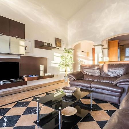 Villa Tania - Villa Independiente Con Piscina Privada Плая Бланка Екстериор снимка
