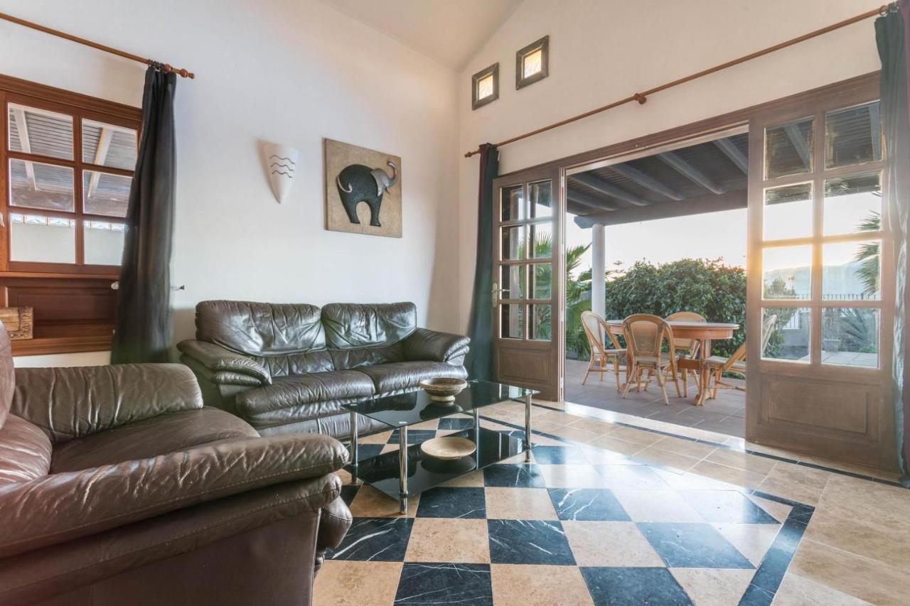 Villa Tania - Villa Independiente Con Piscina Privada Плая Бланка Екстериор снимка