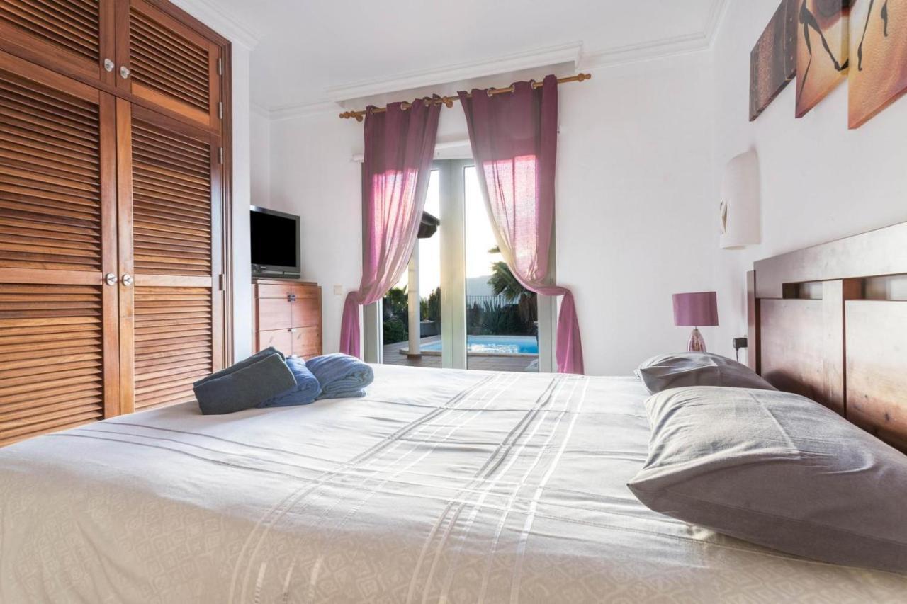 Villa Tania - Villa Independiente Con Piscina Privada Плая Бланка Екстериор снимка